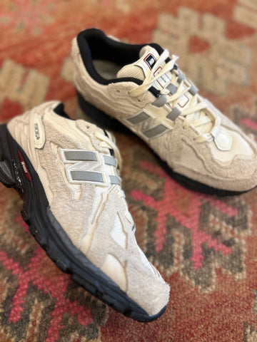 New Balance 1906 Runners - Size Euro 40.5