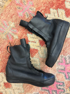 Booker & Co Leather Boots - Size 9