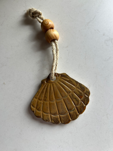 Hanging Clam