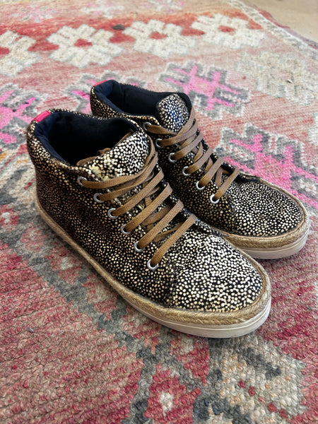 Human Premium Shoes - Size 39