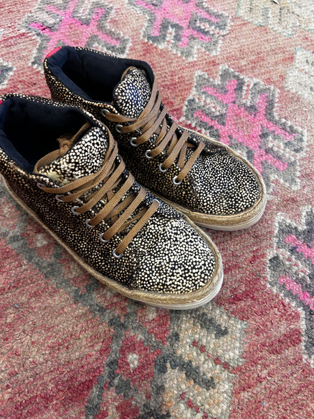 Human Premium Shoes - Size 39