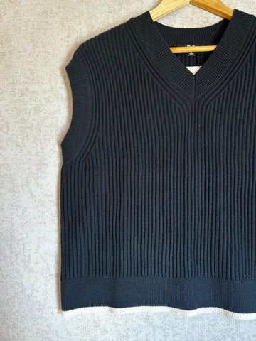 Uniqlo Knit Vest - Size L New