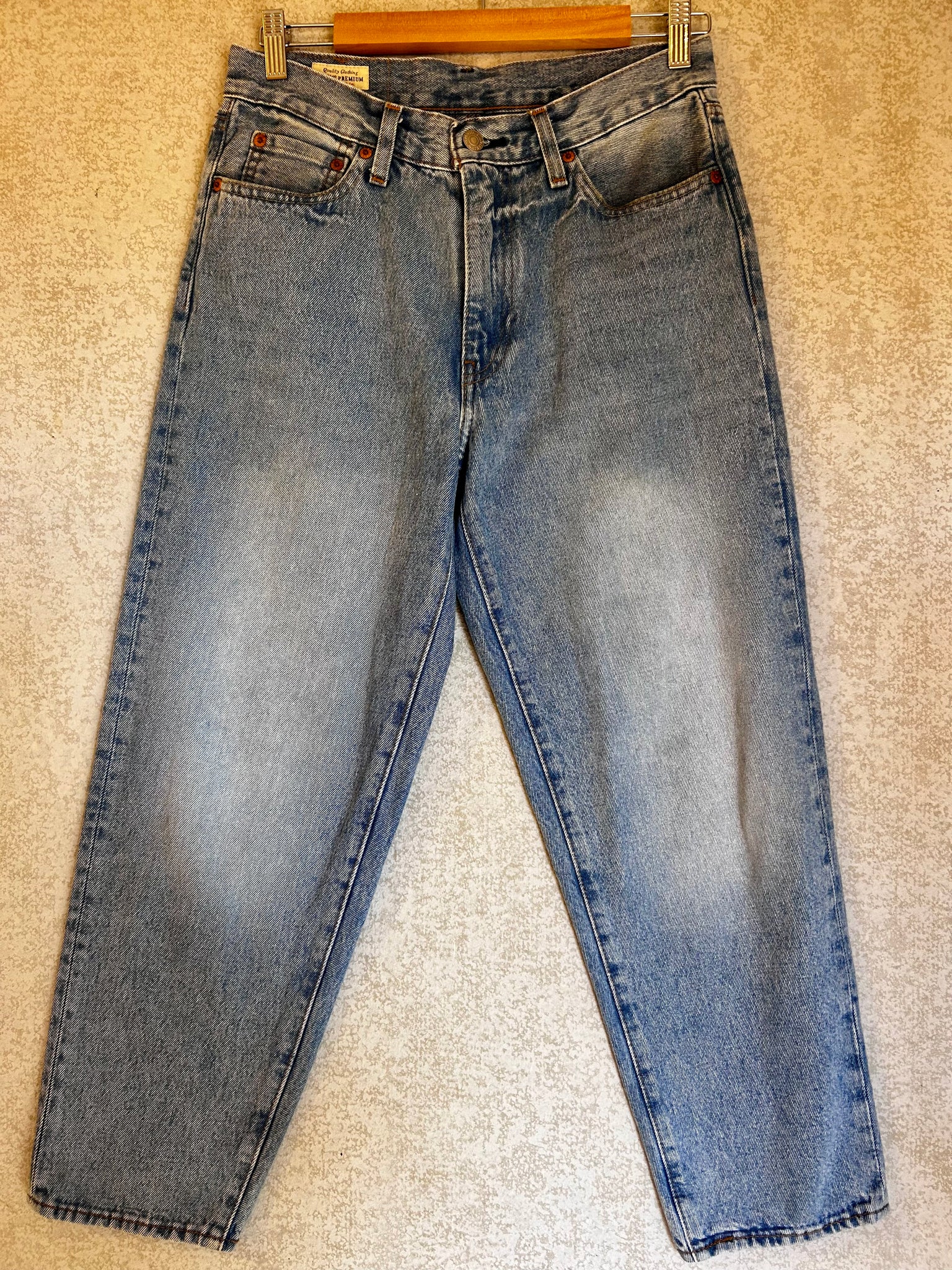 Levis Stay Loose - Size 28